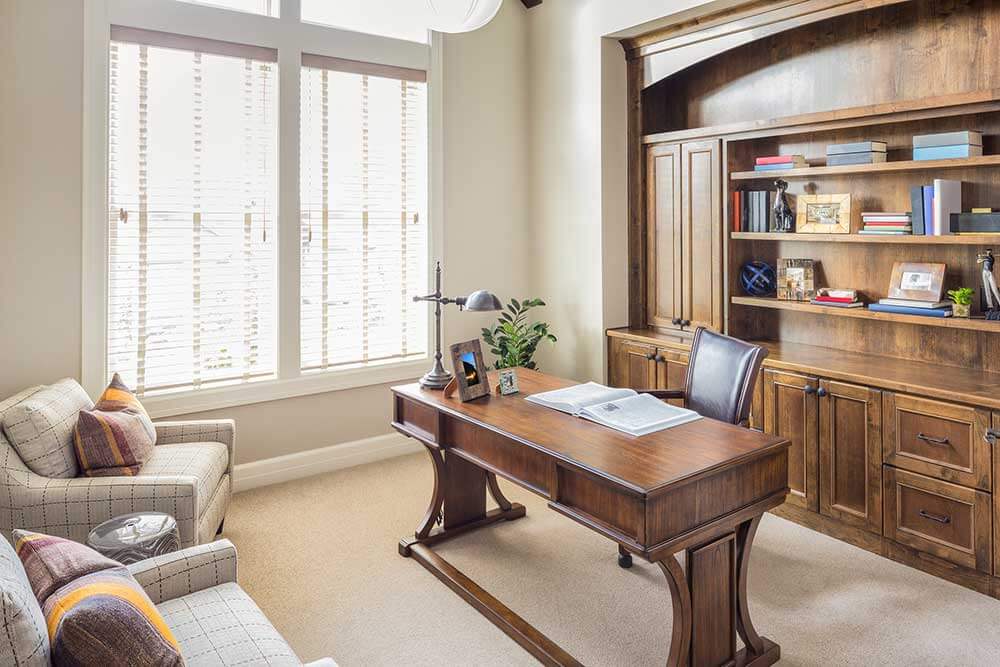 Traditional-Office-Room