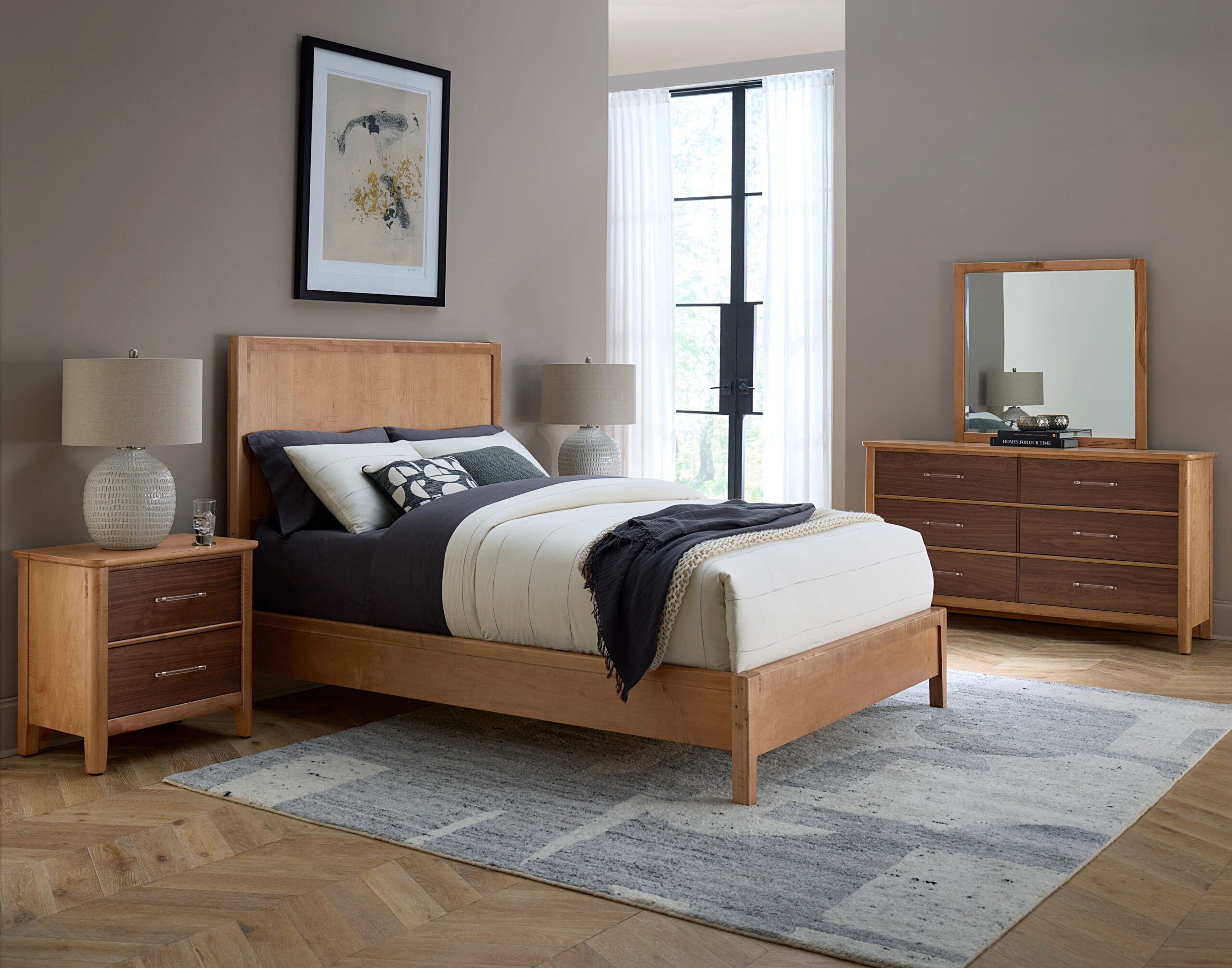 d6afd3ad1eb565f88e0d09a330c46467 King Panel Bed - Image 1